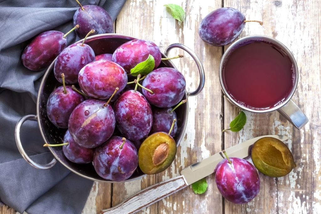 27 Different Purple Fruits (Including Photos) (14)