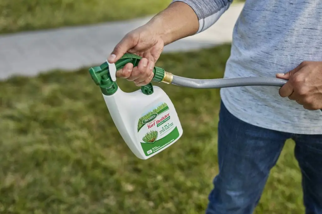 Best Time To Use Liquid Fertilizers On Your Lawn